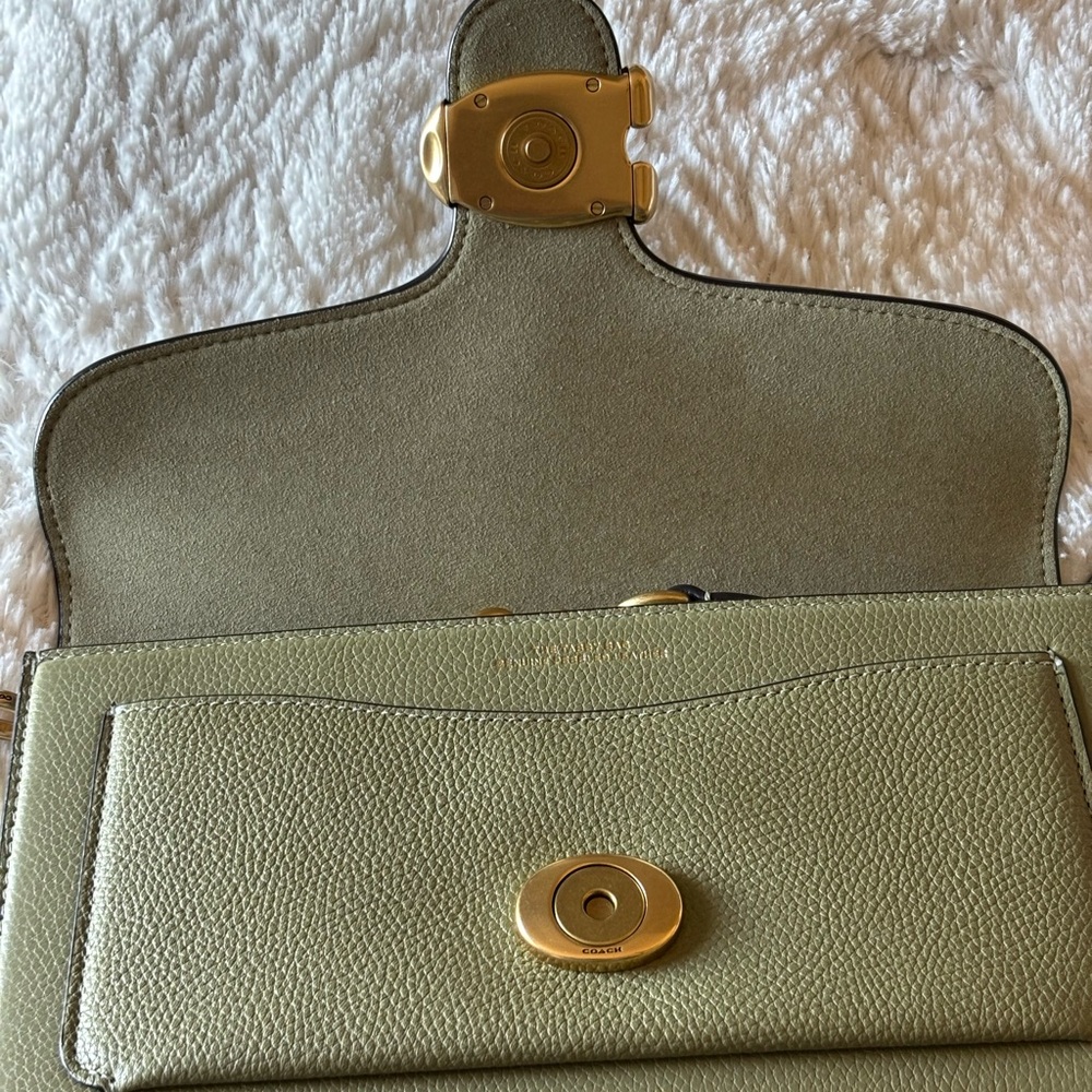 Coach Tabby 26 in Moss/Gold w/Leather Wrapped “C” Emblem - Picture 4 of 12